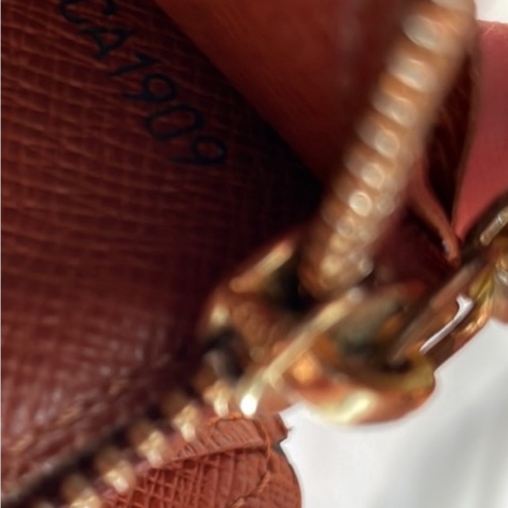Traded LOUIS VUITTON SARAH MONOGRAM WALLET AUTH & CHAIN LAST CHANCE - Picture 15 of 15